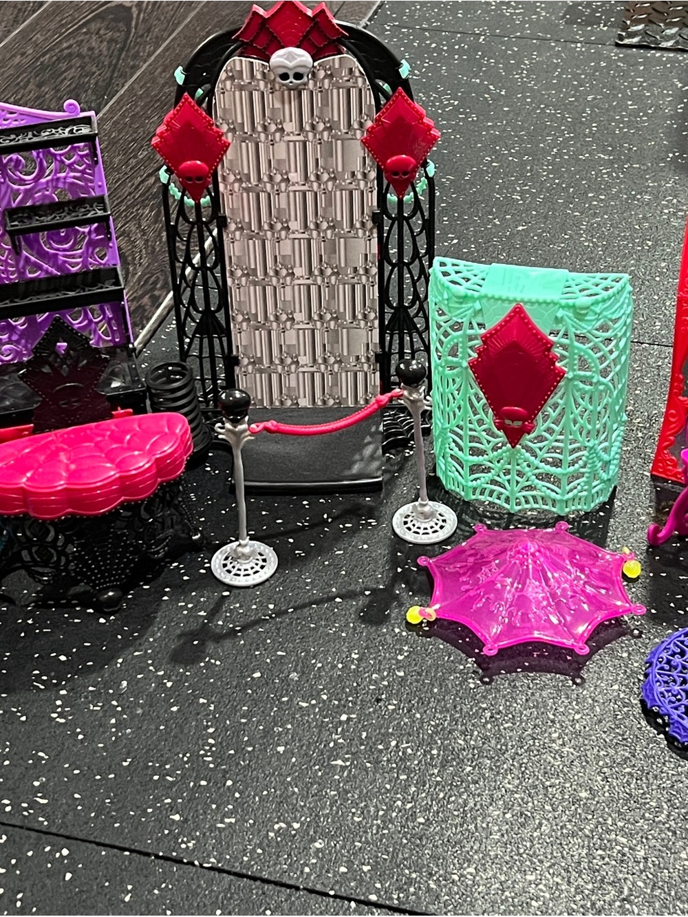 Monster high furniture mixed lot miscellaneous part premiere Dresser chair